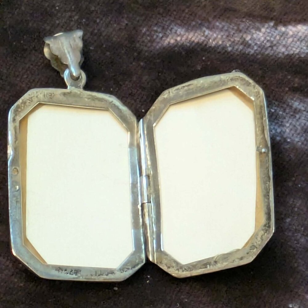 Rectangular Sterling Silver Locket. Easy To Open.… - image 4